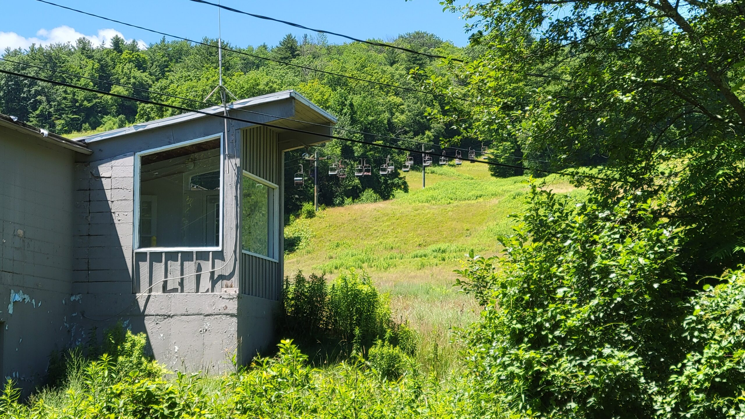 Chairlift Etiquette in 2026: 12 Rules That Keep Lines Moving and Days Better