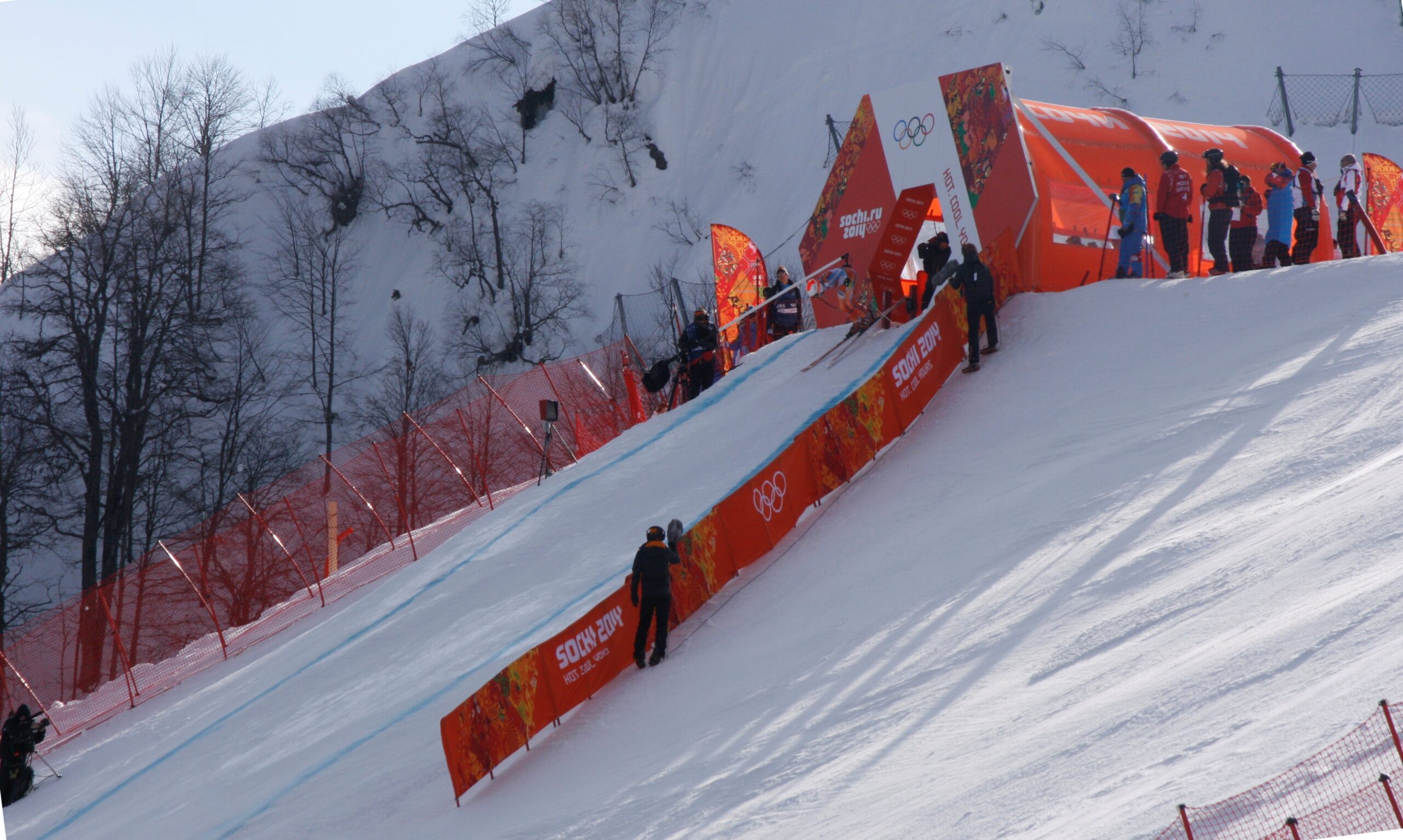 How to Fly With Skis Without Wasting Day One: The 2026 Travel Playbook